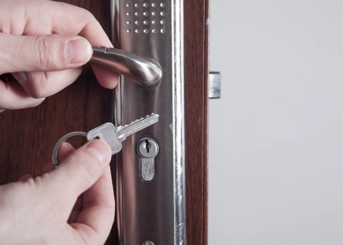 Hoe haal ik een afgebroken sleutel uit het slot